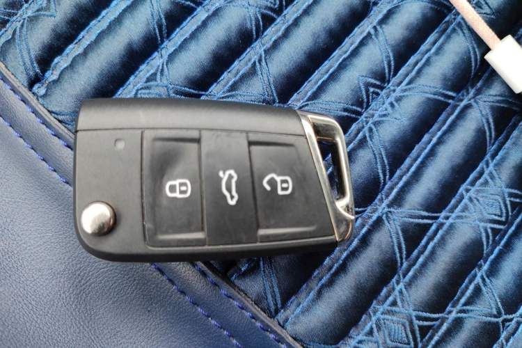 Used Volkswagen T-ROC 2022 280TSI DSG Two-Wheel Drive Comfort PLUS Vehicle Key