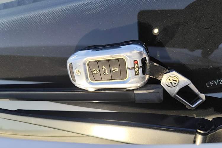Used Volkswagen T-ROC 2022 280TSI DSG Two-Wheel Drive Elite PLUS Vehicle Key