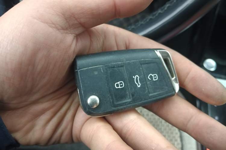 Used Volkswagen T-ROC 2022 280TSI DSG Two-Wheel Drive Comfort PLUS Vehicle Key