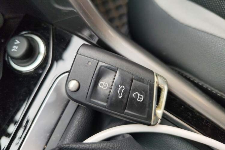 Used Volkswagen T-ROC 2022 280TSI DSG Two-Wheel Drive Elite PLUS Vehicle Key