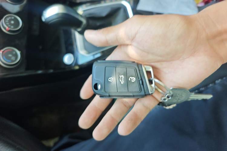 Used Volkswagen T-ROC 2022 280TSI DSG Two-Wheel Drive Comfort PLUS Vehicle Key