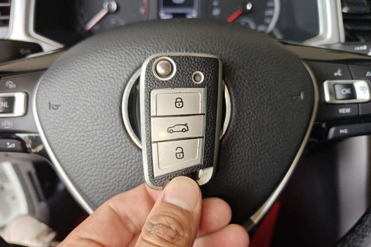 Used Volkswagen T-ROC 2022 280TSI DSG Two-Wheel Drive Elite PLUS Vehicle Key