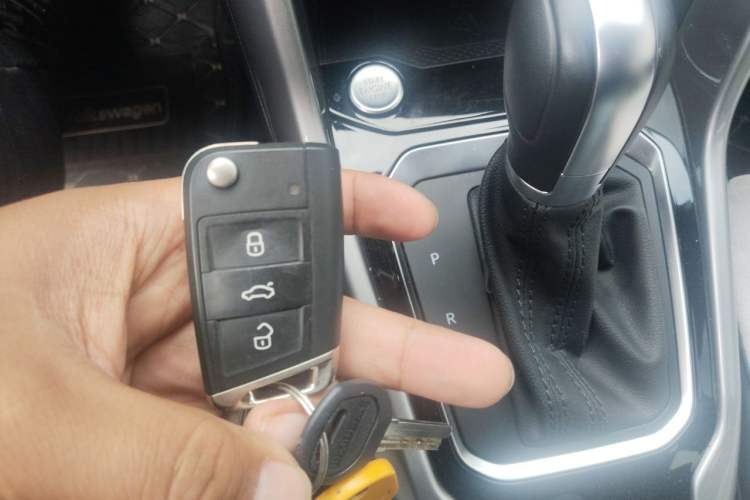 Used Volkswagen T-ROC 2022 280TSI DSG Two-Wheel Drive R-Line Pro PLUS Vehicle Key