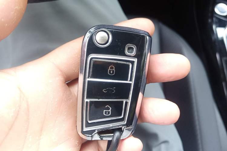 Used Volkswagen T-ROC 2022 280TSI DSG Two-Wheel Drive Comfort PLUS Vehicle Key