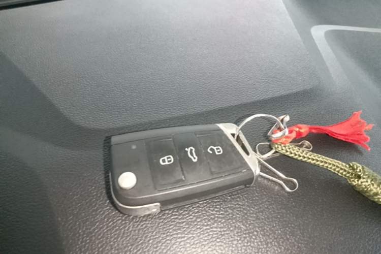 Used Volkswagen T-ROC 2022 280TSI DSG Two-Wheel Drive Comfort PLUS Vehicle Key