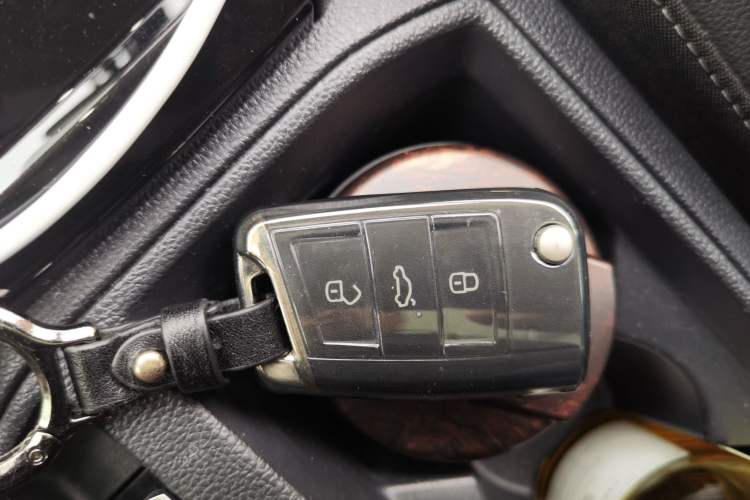 Used Volkswagen T-ROC 2022 280TSI DSG Two-Wheel Drive Comfort PLUS Vehicle Key