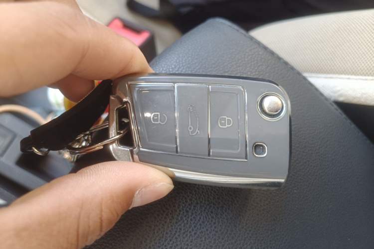 Used Volkswagen T-ROC 2022 280TSI DSG Two-Wheel Drive Comfort PLUS Vehicle Key