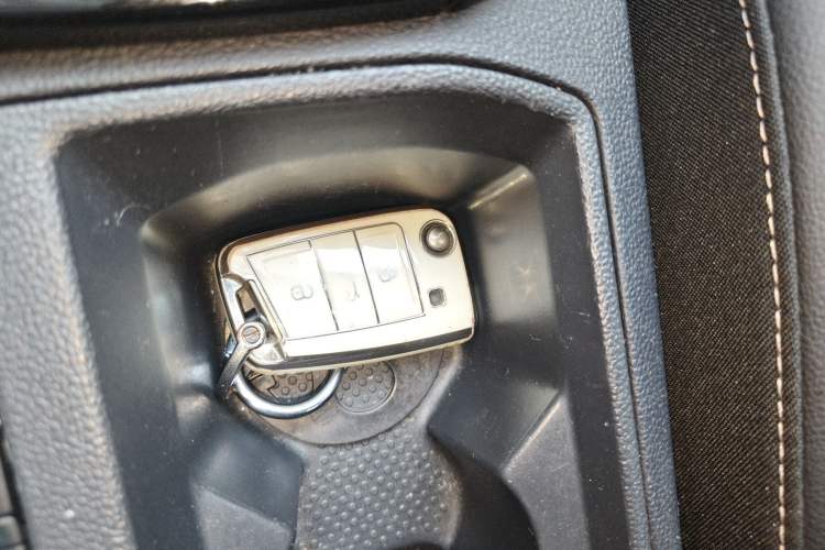 Used Volkswagen T-ROC 2022 280TSI DSG Two-Wheel Drive Comfort PLUS Vehicle Key
