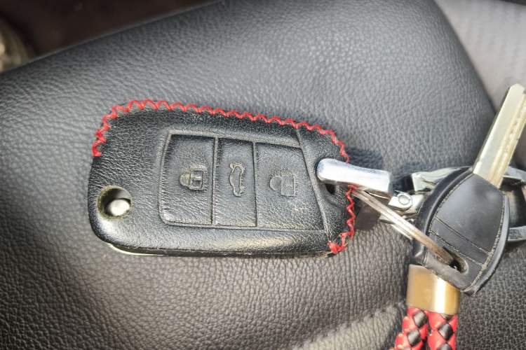 Used Volkswagen T-ROC 2022 280TSI DSG Two-Wheel Drive Comfort PLUS Vehicle Key