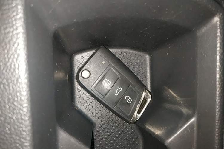 Used Volkswagen T-ROC 2022 280TSI DSG Two-Wheel Drive Comfort PLUS Vehicle Key