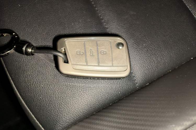 Used Volkswagen T-ROC 2022 280TSI DSG Two-Wheel Drive Comfort PLUS Vehicle Key