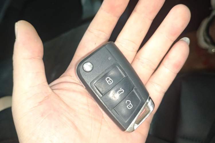 Used Volkswagen T-ROC 2022 280TSI DSG Two-Wheel Drive Comfort PLUS Vehicle Key