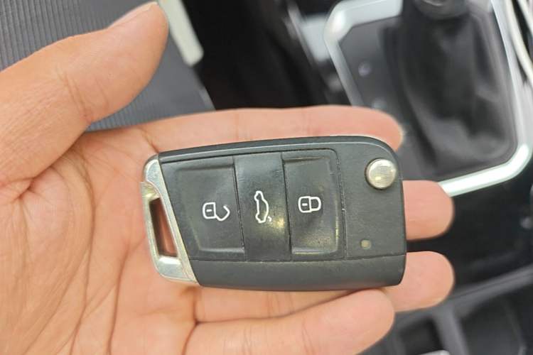 Used Volkswagen T-ROC 2022 280TSI DSG Two-Wheel Drive Comfort PLUS Vehicle Key