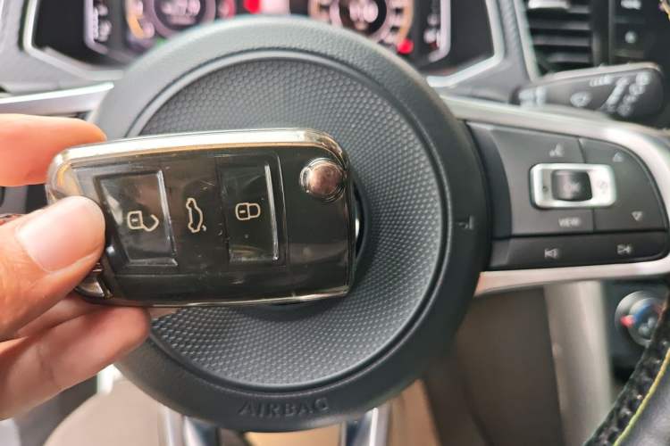 Used Volkswagen T-ROC 2022 280TSI DSG Two-Wheel Drive R-Line Pro PLUS Vehicle Key