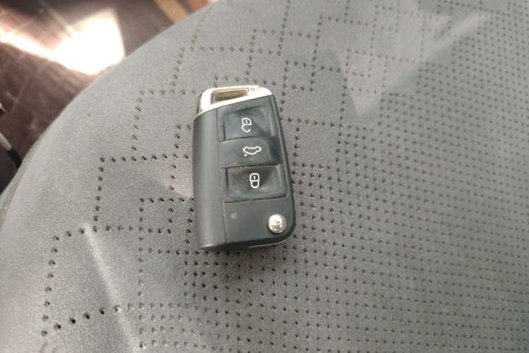 Used Volkswagen T-ROC 2022 280TSI DSG Two-Wheel Drive Elite PLUS Vehicle Key