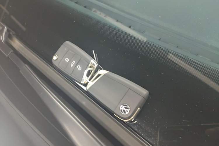 Used Volkswagen T-ROC 2022 280TSI DSG Two-Wheel Drive Elite PLUS Vehicle Key