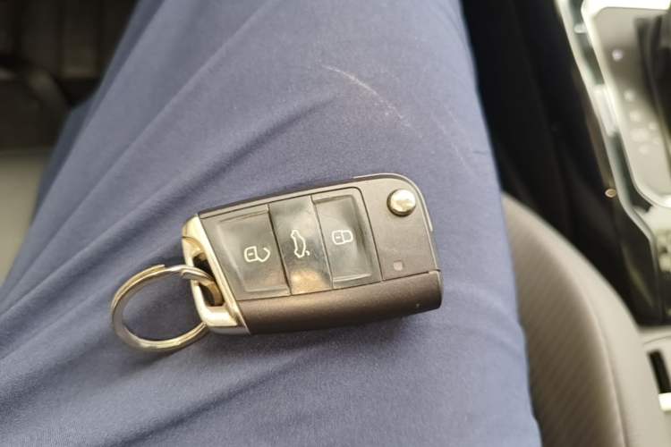 Used Volkswagen T-ROC 2022 280TSI DSG Two-Wheel Drive Elite PLUS Vehicle Key