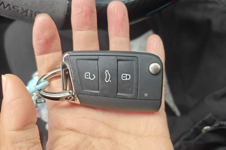 Used Volkswagen T-ROC 2022 280TSI DSG Two-Wheel Drive Comfort PLUS Vehicle Key