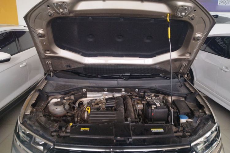 Used Volkswagen T-ROC 2022 280TSI DSG Two-Wheel Drive Comfort PLUS Engine Bay