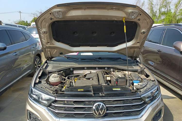 Used Volkswagen T-ROC 2022 280TSI DSG Two-Wheel Drive Comfort PLUS Engine Bay