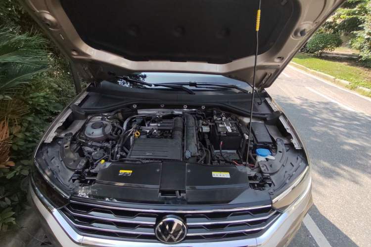 Used Volkswagen T-ROC 2022 280TSI DSG Two-Wheel Drive Comfort PLUS Engine Bay