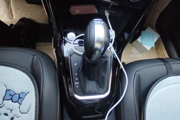Used Volkswagen T-ROC 2022 280TSI DSG Two-Wheel Drive Comfort PLUS Gear Lever