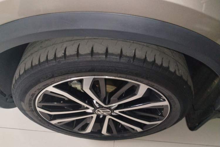 Used Volkswagen T-ROC 2022 280TSI DSG Two-Wheel Drive Comfort PLUS Left Front Wheel Hub