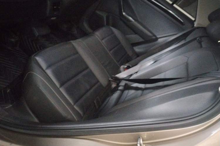 Used Volkswagen T-ROC 2022 280TSI DSG Two-Wheel Drive Comfort PLUS Left Rear Seat