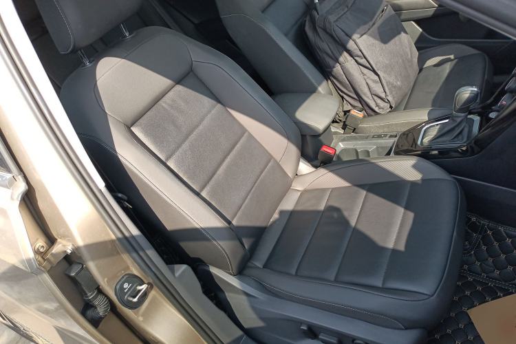 Used Volkswagen T-ROC 2022 280TSI DSG Two-Wheel Drive Comfort PLUS Right Front Seat