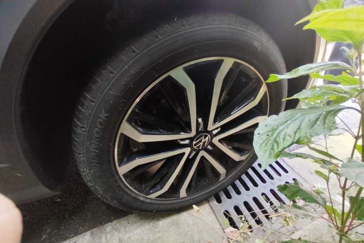 Used Volkswagen T-ROC 2022 280TSI DSG Two-Wheel Drive Comfort PLUS Right Front Wheel Hub