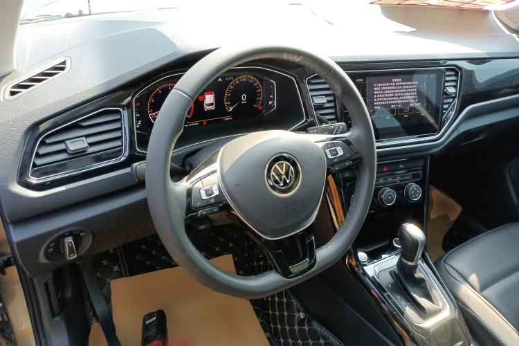 Used Volkswagen T-ROC 2022 280TSI DSG Two-Wheel Drive Comfort PLUS Steering Wheel