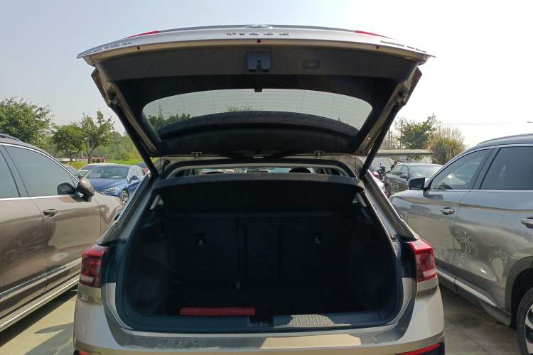 Used Volkswagen T-ROC 2022 280TSI DSG Two-Wheel Drive Comfort PLUS Trunk