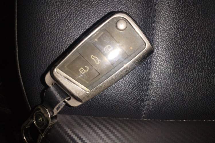 Used Volkswagen T-ROC 2022 280TSI DSG Two-Wheel Drive Comfort PLUS Vehicle Key