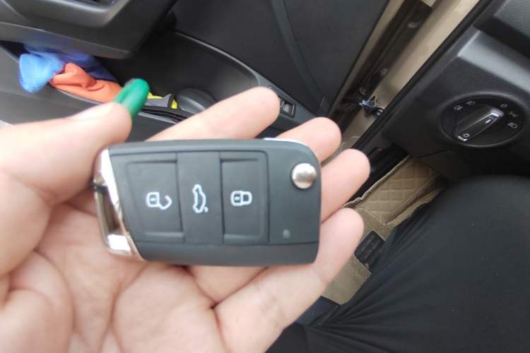 Used Volkswagen T-ROC 2022 280TSI DSG Two-Wheel Drive Comfort PLUS Vehicle Key