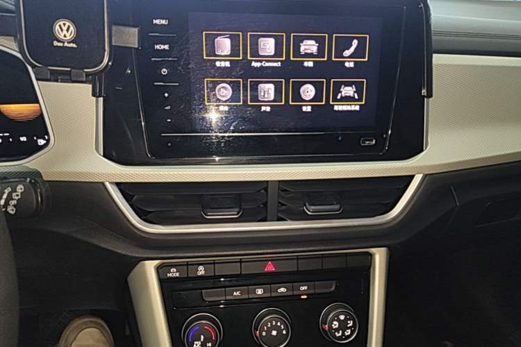 Used Volkswagen T-ROC 2023 280TSI DSG Two-Wheel Drive Time Edition Audio And AC Panel
