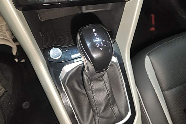 Used Volkswagen T-ROC 2023 280TSI DSG Two-Wheel Drive Time Edition Gear Lever
