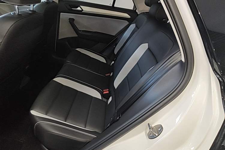Used Volkswagen T-ROC 2023 280TSI DSG Two-Wheel Drive Time Edition Left Rear Seat