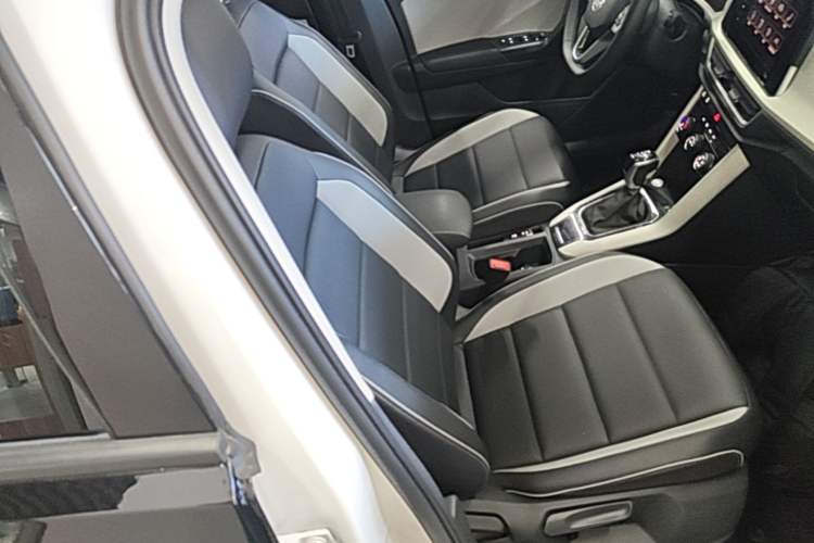 Used Volkswagen T-ROC 2023 280TSI DSG Two-Wheel Drive Time Edition Right Front Seat