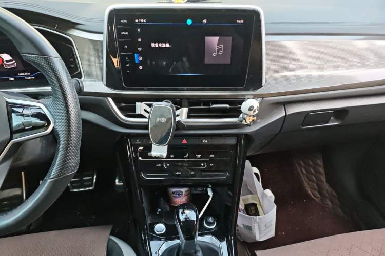 Used Volkswagen T-ROC 2023 300TSI DSG Two-Wheel-Drive Chen Guang Edition Audio And AC Panel