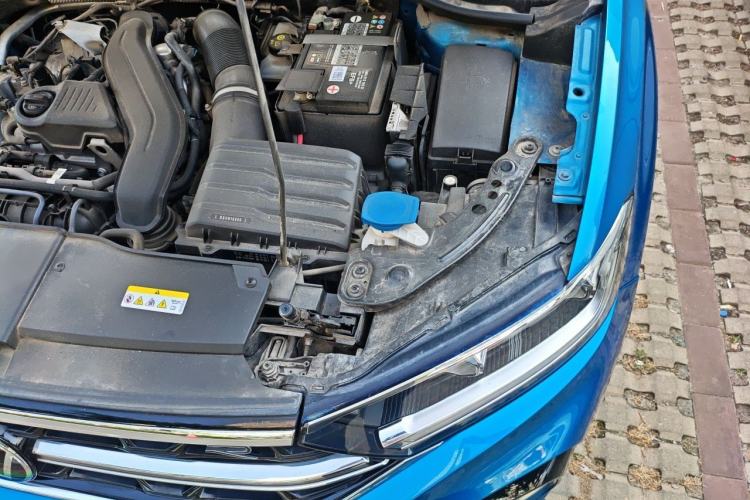 Used Volkswagen T-ROC 2023 300TSI DSG Two-Wheel-Drive Chen Guang Edition Engine Bay Left