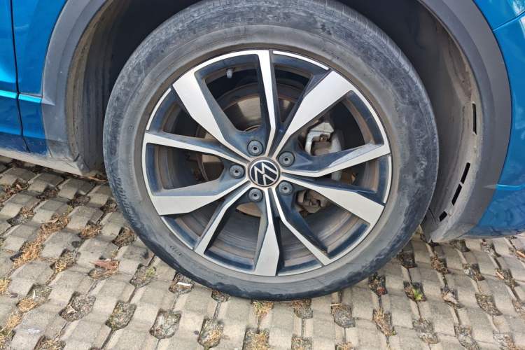 Used Volkswagen T-ROC 2023 300TSI DSG Two-Wheel-Drive Chen Guang Edition Right Front Wheel Hub