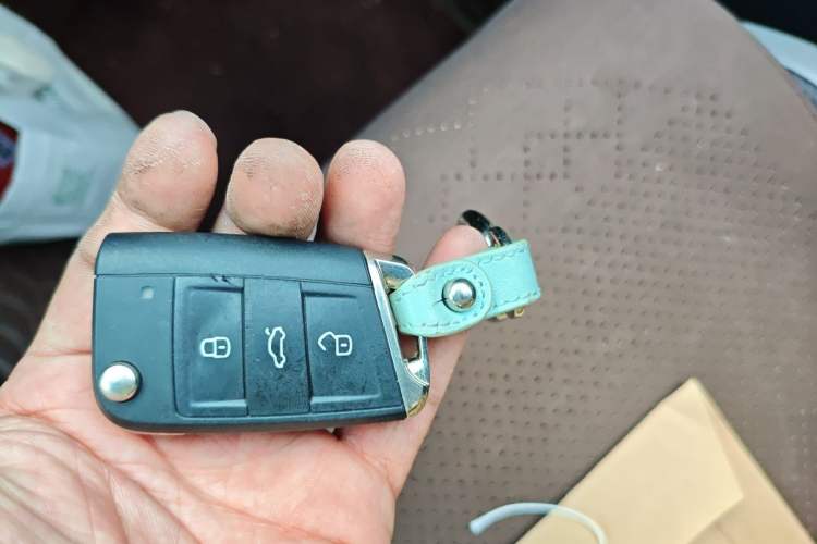 Used Volkswagen T-ROC 2023 300TSI DSG Two-Wheel-Drive Chen Guang Edition Vehicle Key