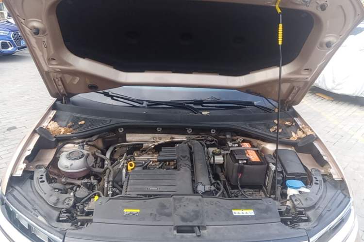 Used Volkswagen T-ROC 2023 280TSI DSG Two-Wheel Drive Time Edition Engine Bay