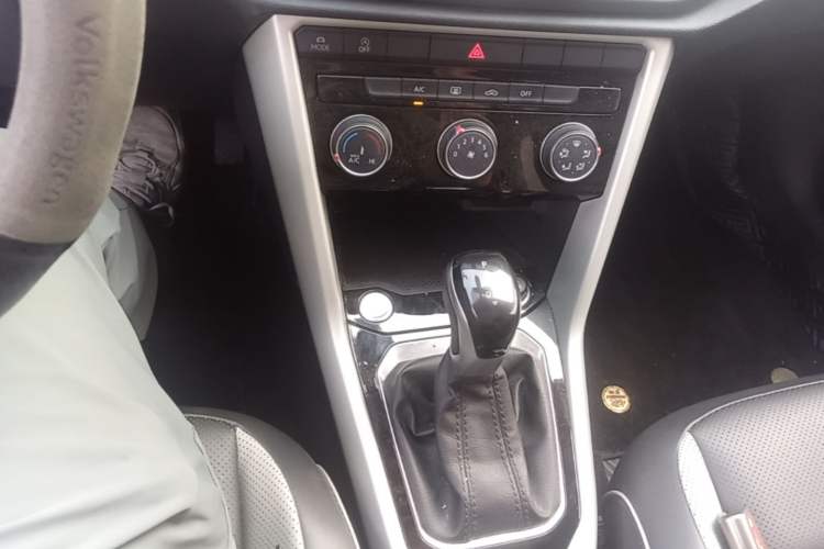 Used Volkswagen T-ROC 2023 280TSI DSG Two-Wheel Drive Time Edition Gear Lever