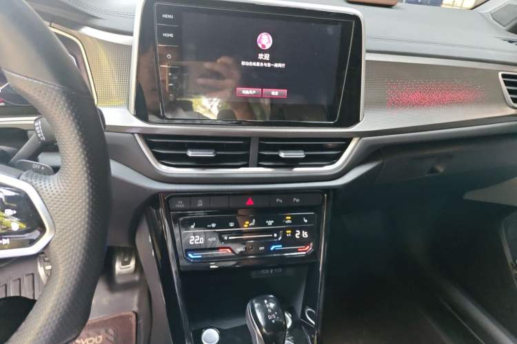 Used Volkswagen T-ROC 2023 300TSI DSG Two-Wheel Drive Starlight Edition Audio And AC Panel