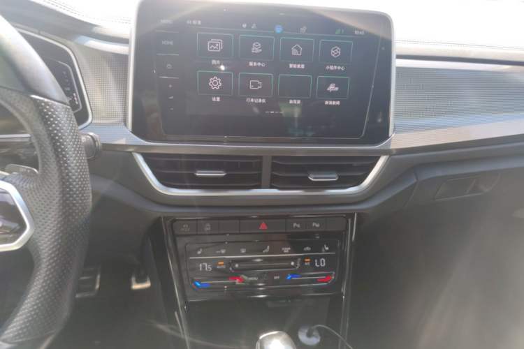 Used Volkswagen T-ROC 2023 300TSI DSG Two-Wheel Drive Starlight Edition Audio And AC Panel