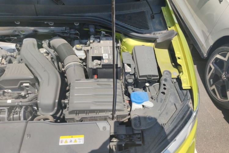 Used Volkswagen T-ROC 2023 300TSI DSG Two-Wheel Drive Starlight Edition Engine Bay Left