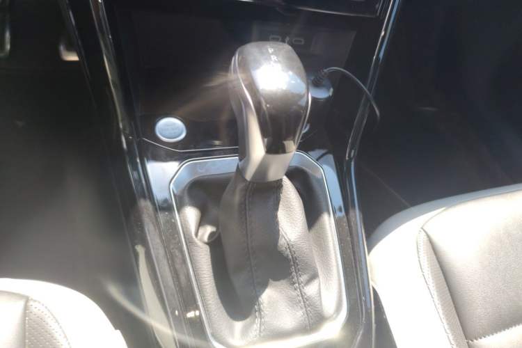 Used Volkswagen T-ROC 2023 300TSI DSG Two-Wheel Drive Starlight Edition Gear Lever