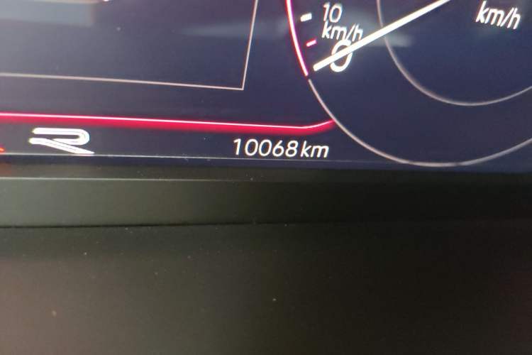 Used Volkswagen T-ROC 2023 300TSI DSG Two-Wheel Drive Starlight Edition Odometer Close Up