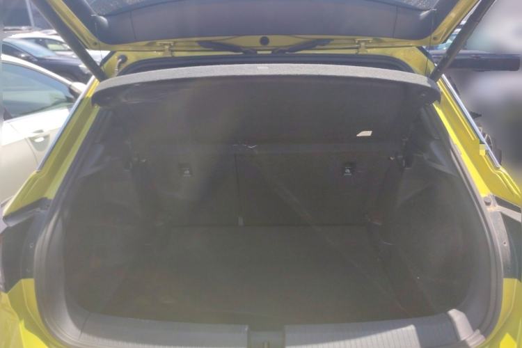 Used Volkswagen T-ROC 2023 300TSI DSG Two-Wheel Drive Starlight Edition Trunk